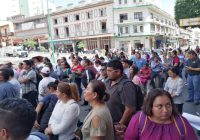 (SNTE) de la sección 32, bloqueando toda la calle de Enríquez frente a palacio de gobierno