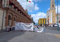 Jubilados de Veracruz bloquean Enríquez en protesta contra la cancelación del seguro de vida